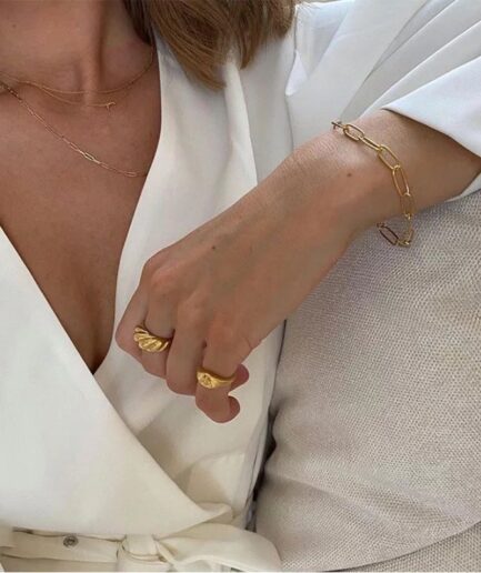 Twisted croissant ring