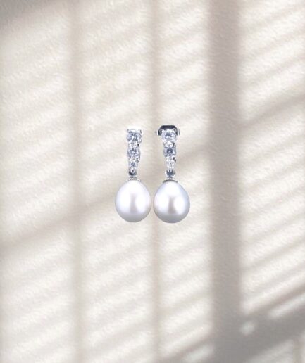 Three stone pearls